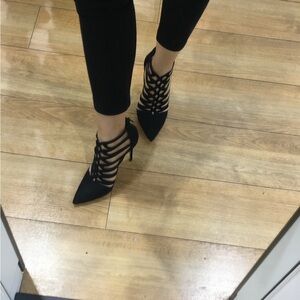 Chic Black Strappy Heels